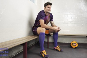 加布马奎造越位陷阱显神威，战术智慧铸就防线铜墙铁壁