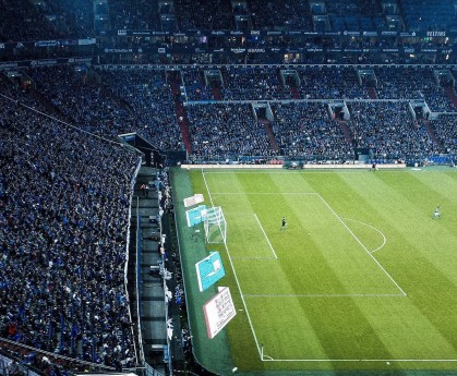 世界杯科技革命！太阳报独家，IFAB将批准智能芯片用球，10秒换人规则或重塑足球战术版图