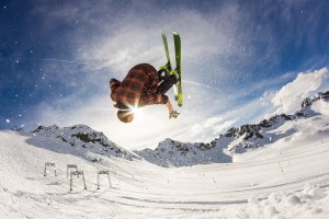 CBA常规赛第28轮，北京首钢主场大胜吉林，山东高速客场不敌上海久事