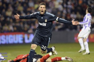 年轻后卫训练场持续高光表现 俱乐部面临甜蜜烦恼，是时候给予转正机会了吗？