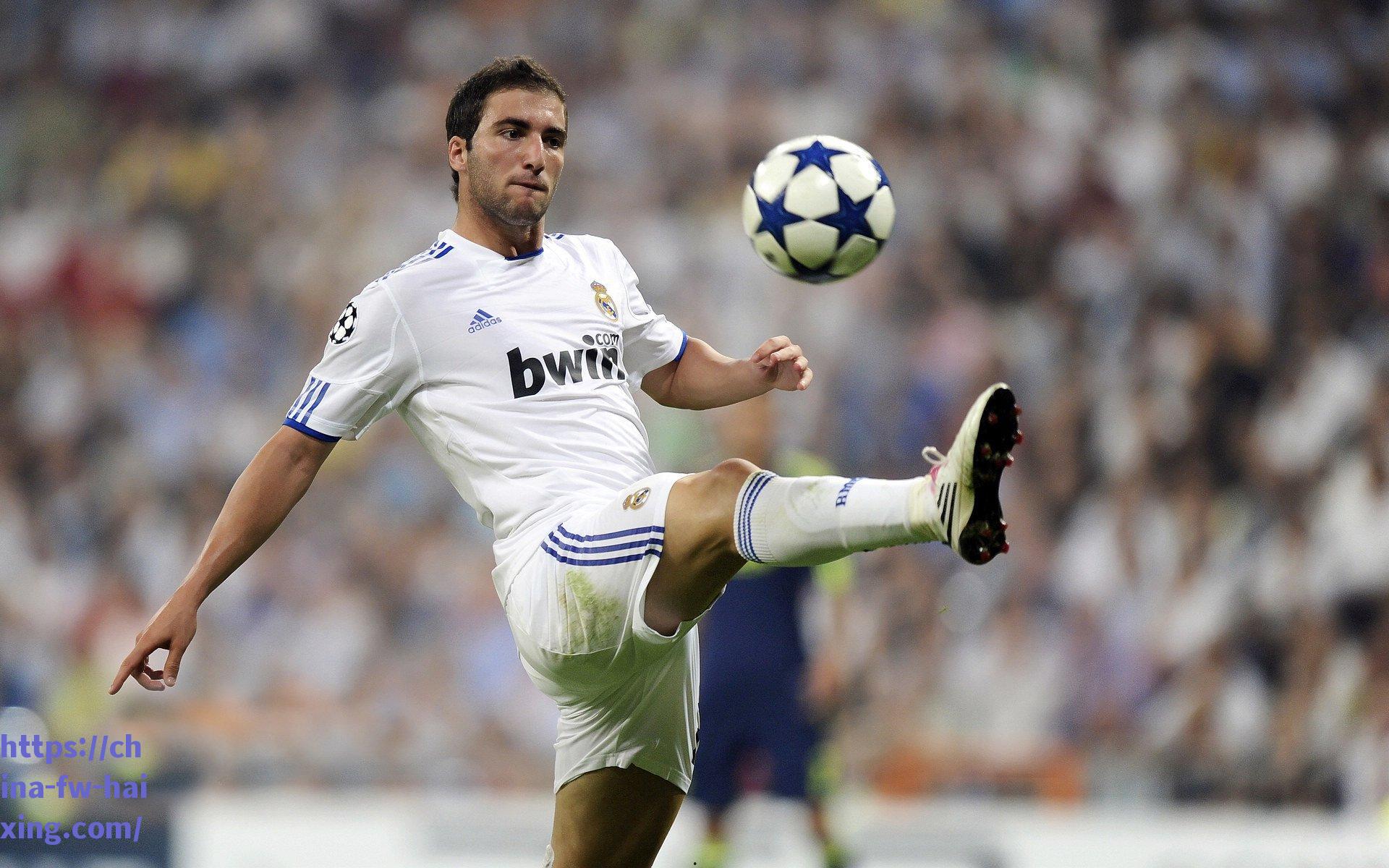 夜读拜仁内讧细节曝光，训练场冲突升级，马内拳击萨内引爆更衣室危机